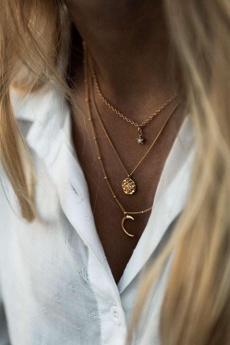 How to Choose the Perfect Jewelry for Your Unique Skin Tone - AmenClub