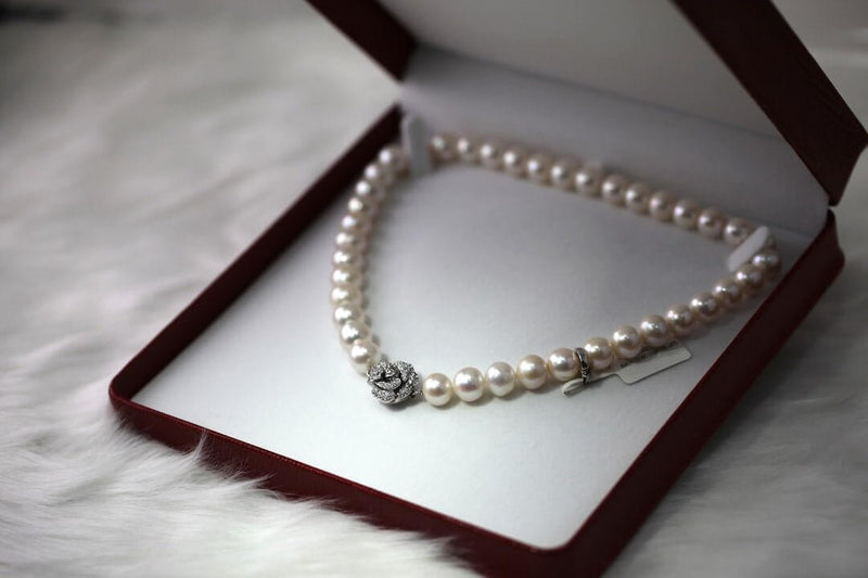 Jewelry as a Gift: Meaningful Ideas for Your Loved Ones - AmenClub