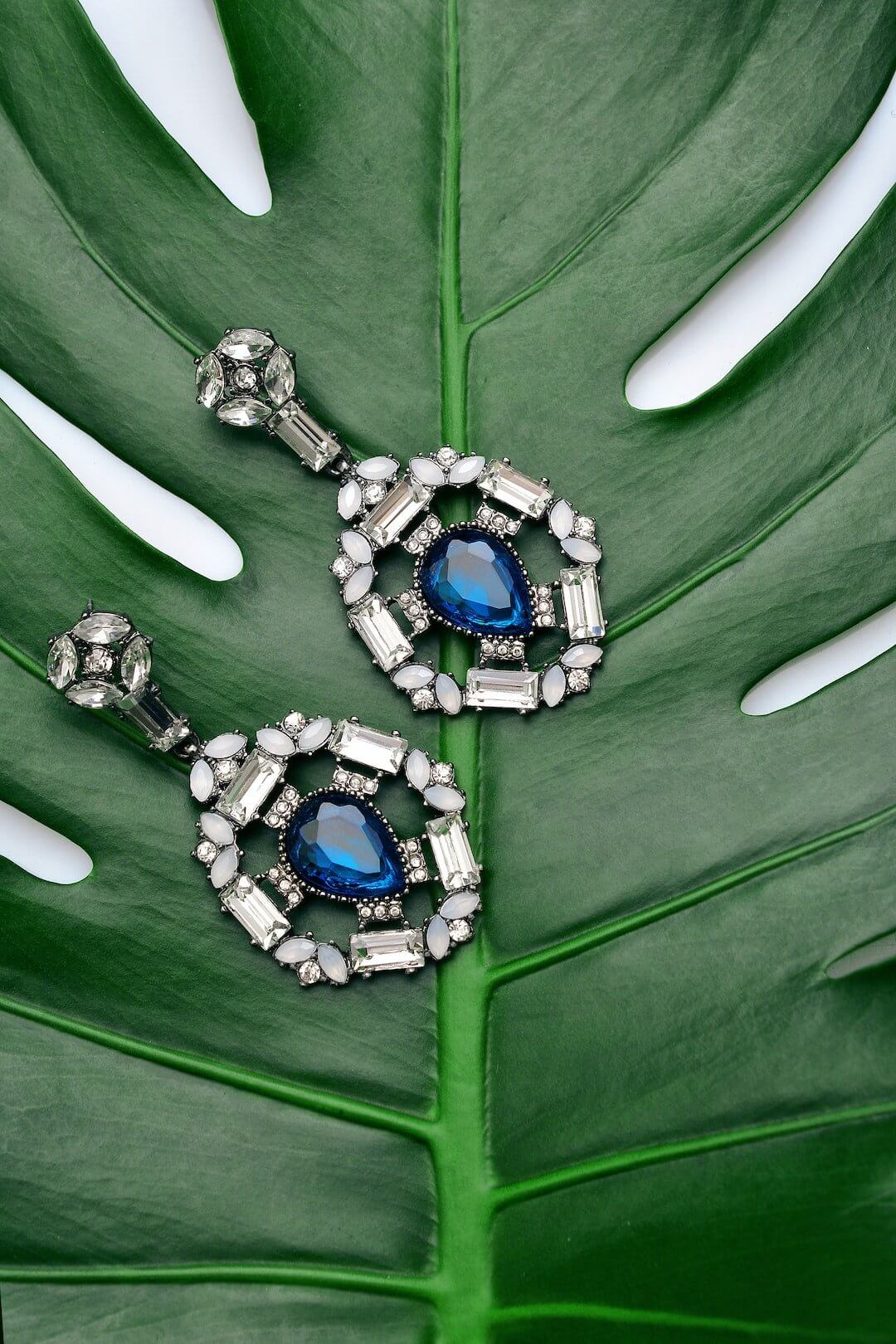 Accessorize with Style: How to Wear Jewelry with Different Necklines - AmenClub