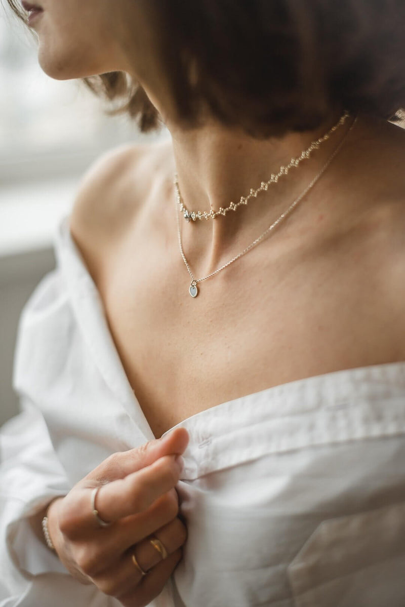 Jewelry for Different Personalities: Minimalists, Romantics, and Trendsetters - AmenClub