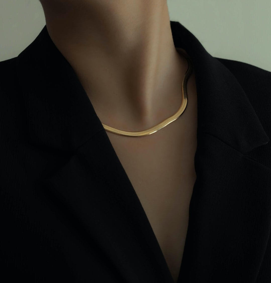 Jewelry Influencers and Bloggers: Sparkling Inspiration for Your Style - AmenClub