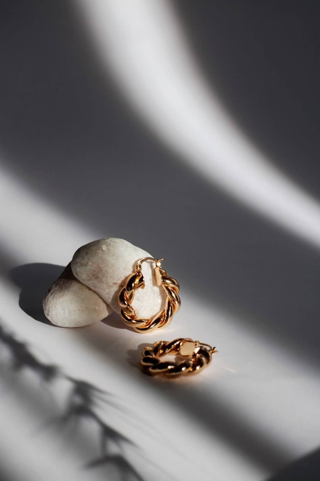 The Psychology of Jewelry: How It Makes You Feel - AmenClub
