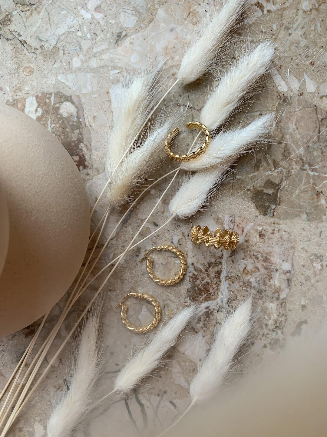 The Sparkling Tales: Uncovering the Legends of Famous Jewelry Pieces - AmenClub